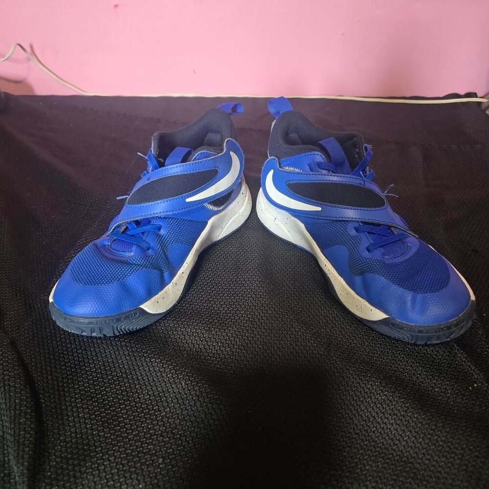 Nike Team Hustle D 11 Size 6.5Y Blue White Basketball Shoes